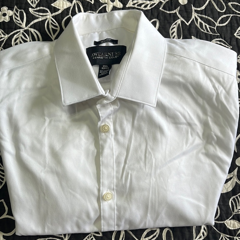 (343)NWOT Mens long sleeve dress shirt by Kenneth Cole Awearness. 15 1/2-32/33